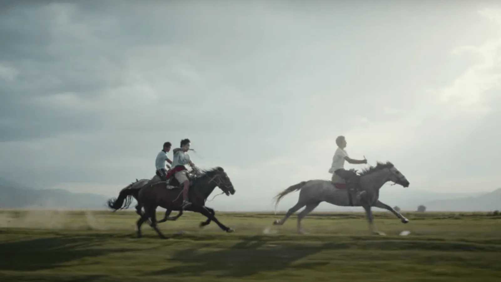 Gaivotas (Official Music Video) Video Thumbnail